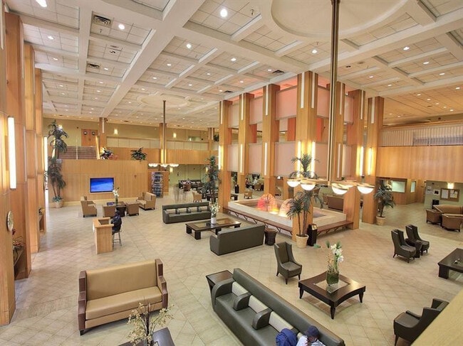 Building Photo - 446 Fanshaw K