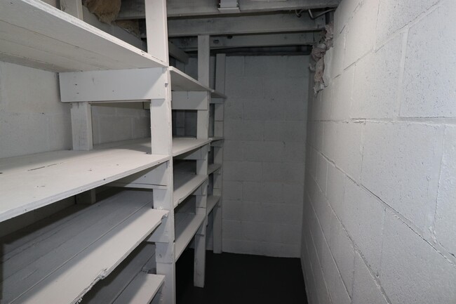 Building Photo - 855 Langlade Ave