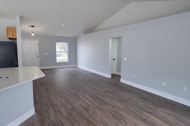 Building Photo - 1451 Swan Ct