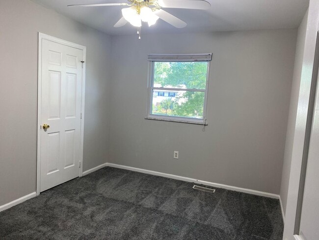 Building Photo - 669 W Main St