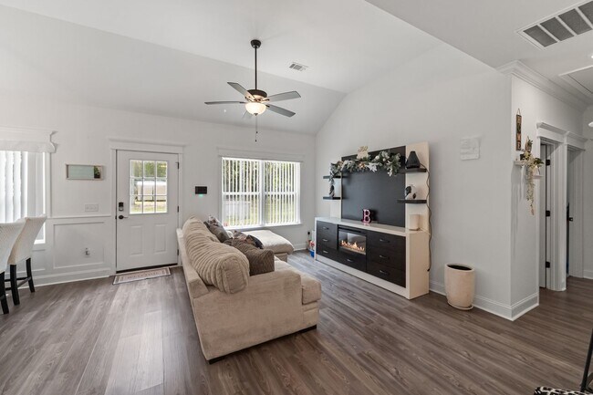Building Photo - Comfort & Style Meet in This Beautiful 4 Bedroom Midway Home