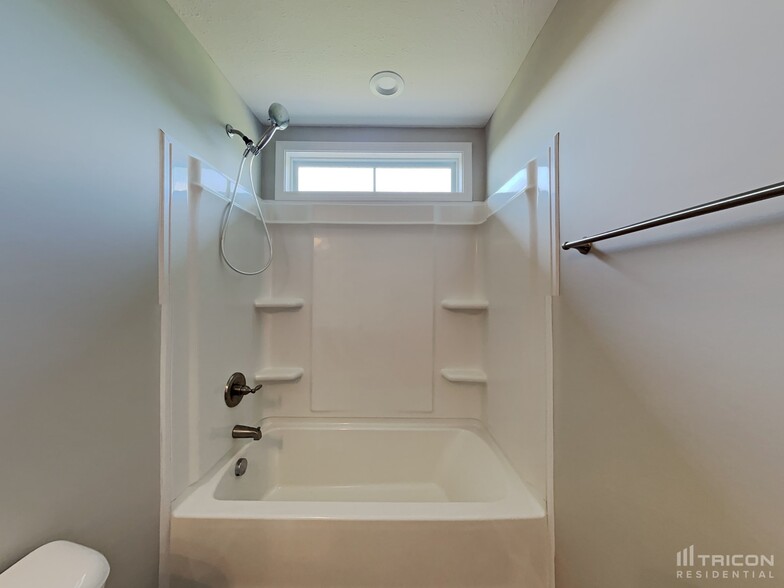 Building Photo - 152 Sambar Dr