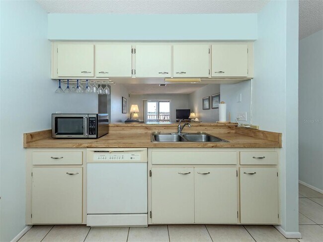 Building Photo - 217 Airport Ave W