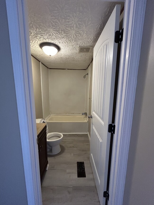 Building Photo - 405 Debby St