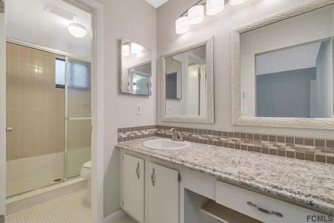 Building Photo - Stunning townhome on Palm Harbor Golf Course!
