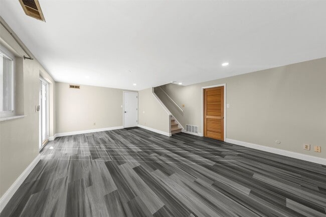 Building Photo - 818 Reinke Rd