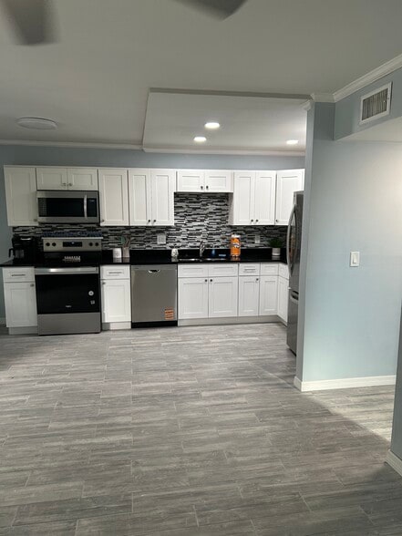 Building Photo - 721 1st St