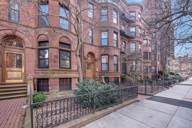 Building Photo - 473 Beacon St