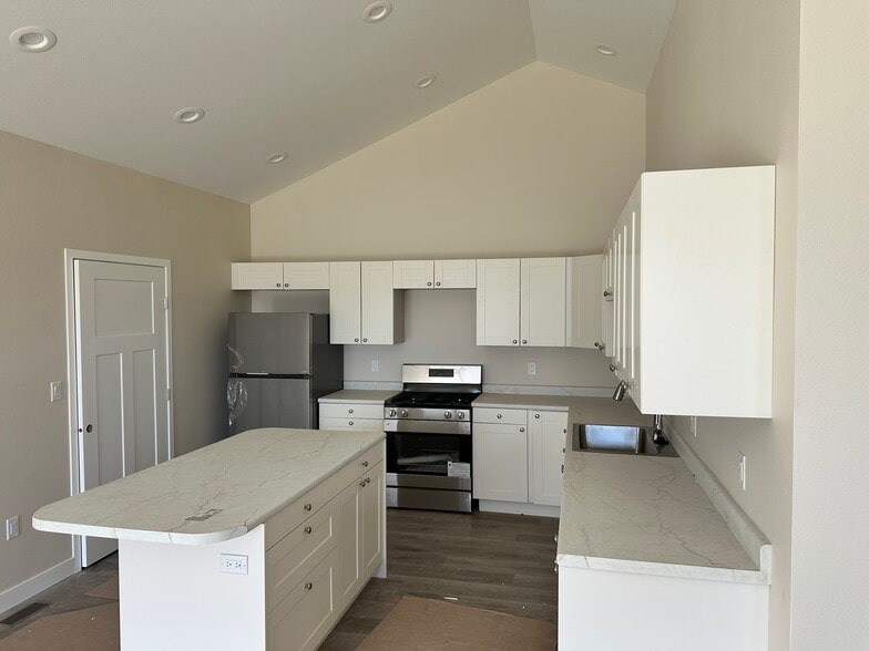 Building Photo - 2018 Maple St