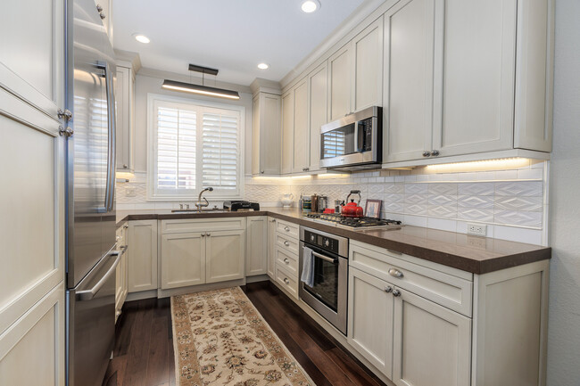 Building Photo - 1069 River Rock Lane