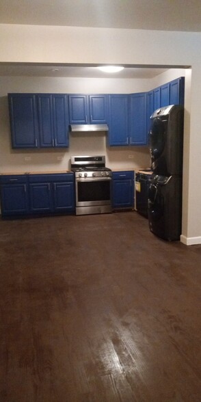 Large Kitchen with space for dining room - 6201 S Champlain Ave