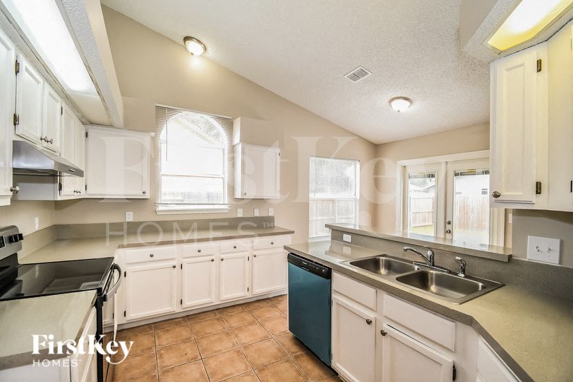 Building Photo - 8533 Moss Pointe Trail N