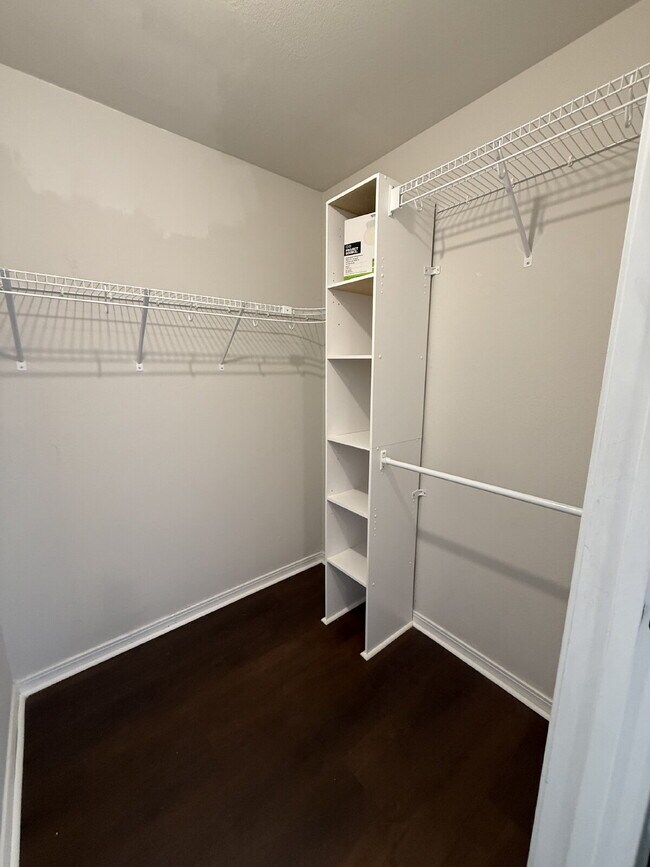 Building Photo - Spacious 3 BR with a fenced in backyard