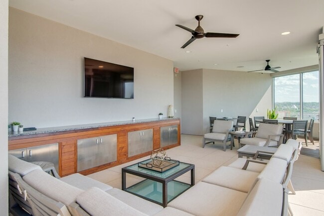 Building Photo - 20 Rutledge St