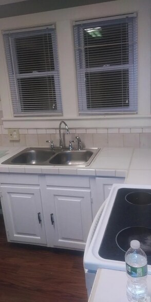 Building Photo - 15 Garden St