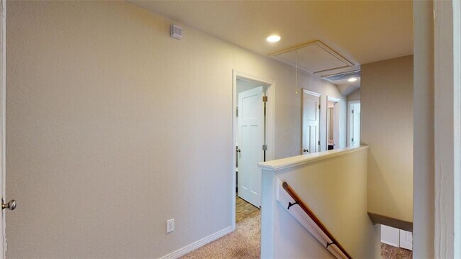 Building Photo - 914 Fairview Ave