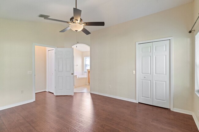 Building Photo - 4 bed, 2 Bath New Tampa Home for Lease!