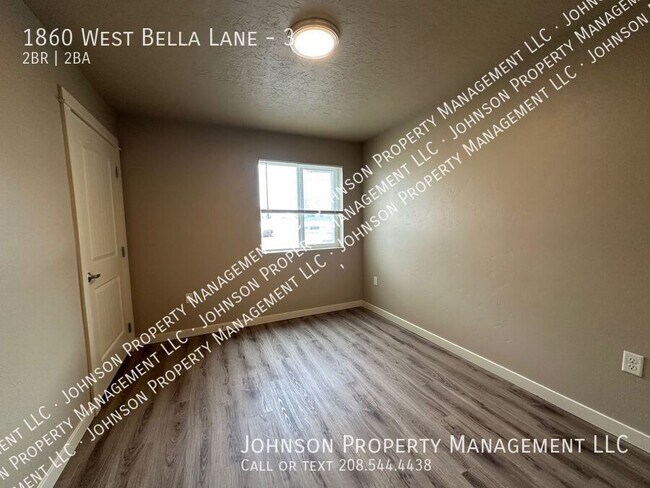 Building Photo - 1860 W Bella Ln