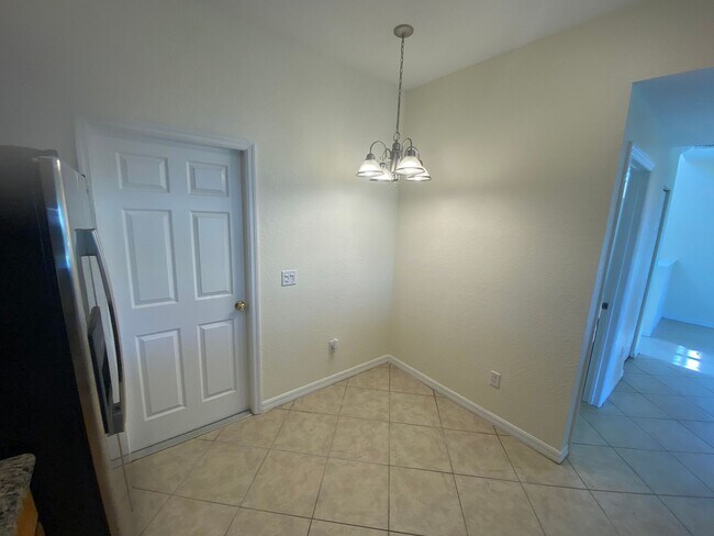 Building Photo - Beautiful, Family & Pet Friendly, 2 Story,...