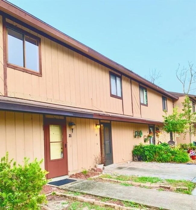 Building Photo - 37 Village Dr