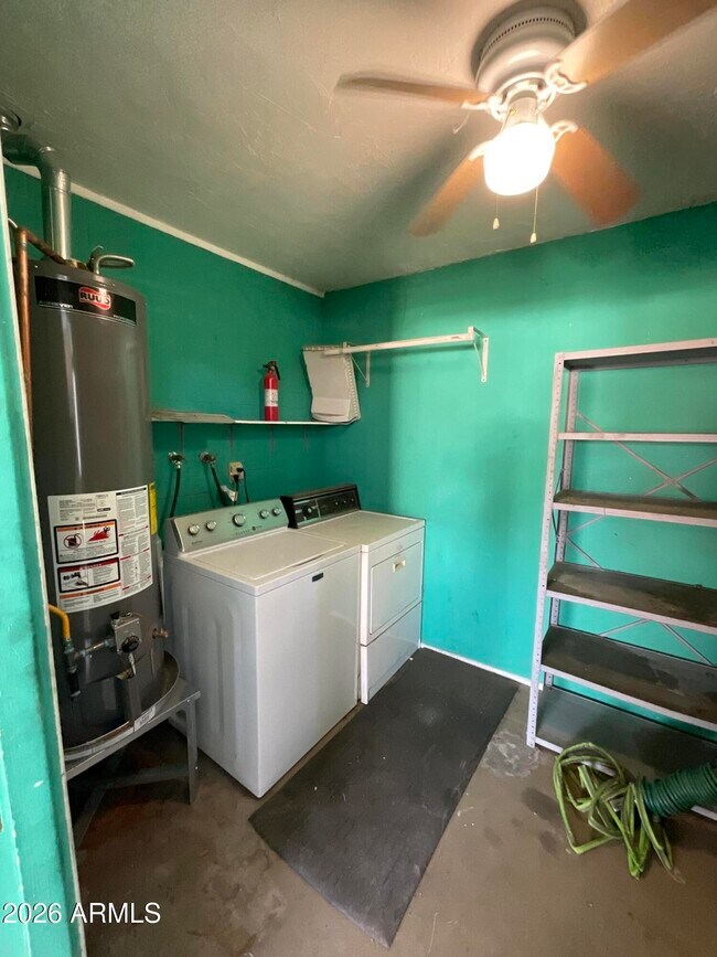 Building Photo - 247 E 7th Dr