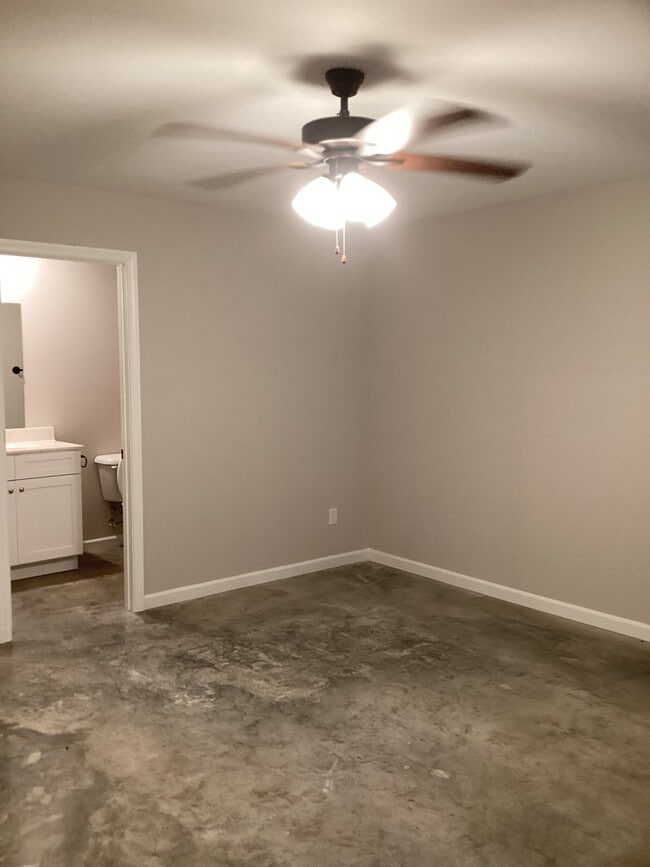 Building Photo - 4367 Suncrest Dr