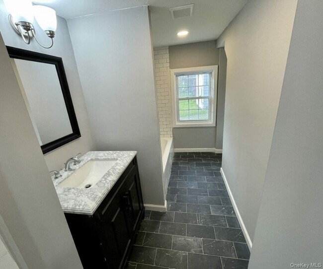 Building Photo - 30 S Center St