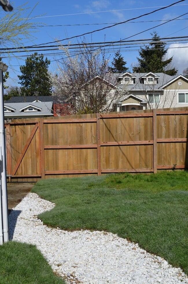 Building Photo - Charming studio ADU with private yard in White Center