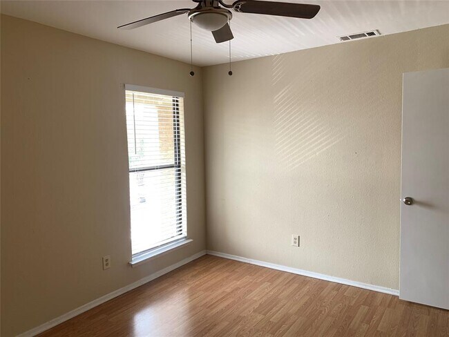 Building Photo - 10616 Mellow Meadow Dr