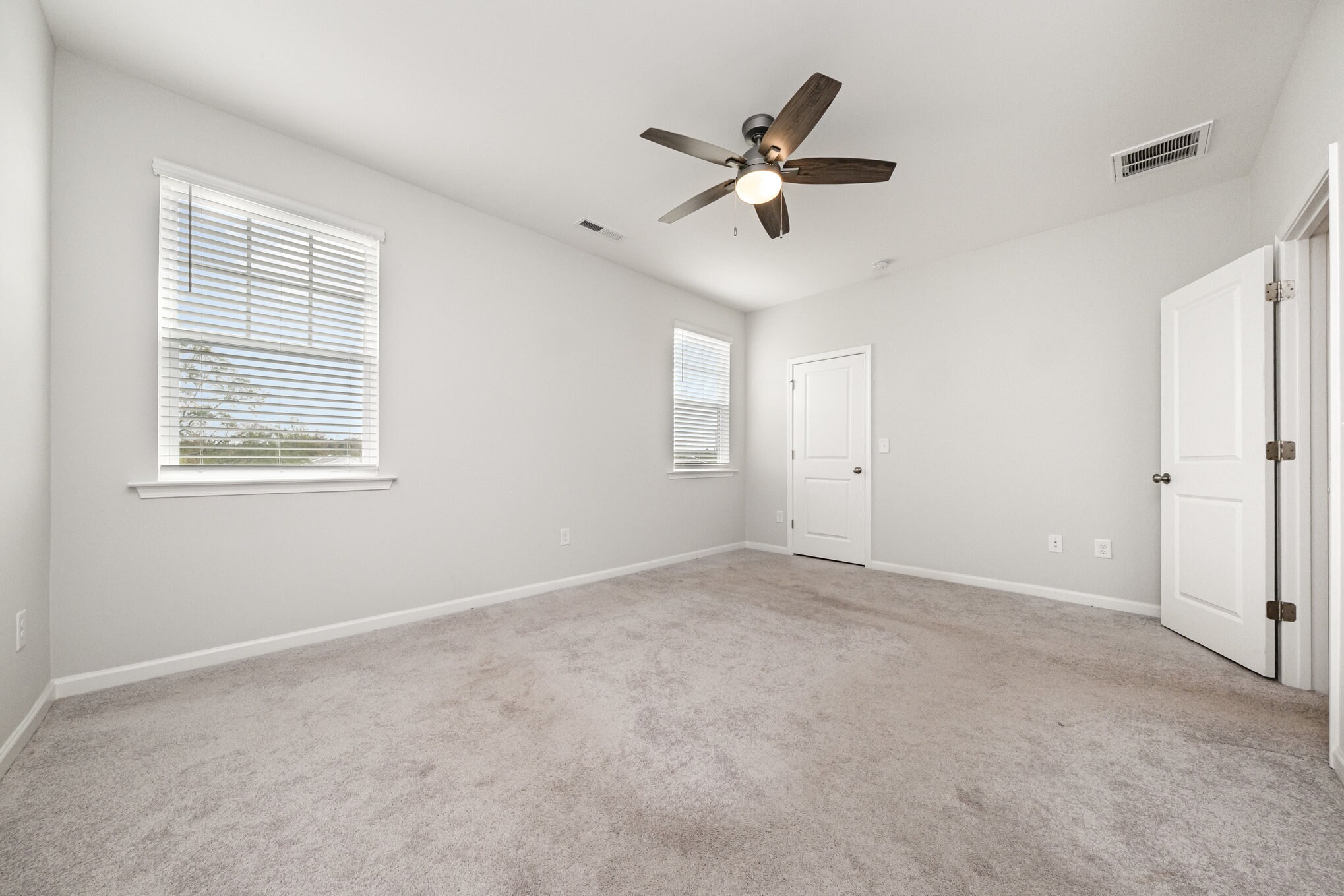 Building Photo - 2221 Grants Pass Sta