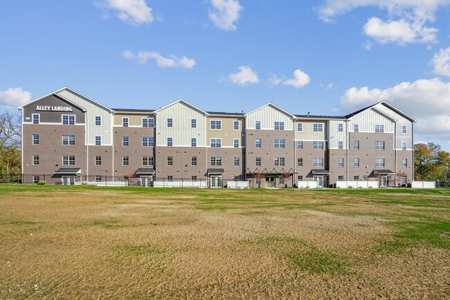 Building Photo - Alley Landing