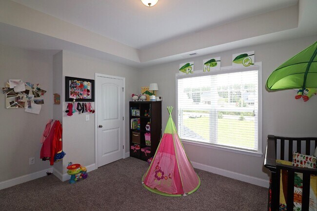 Building Photo - "Spacious 4-Bedroom Gem with 3.5 Baths and...
