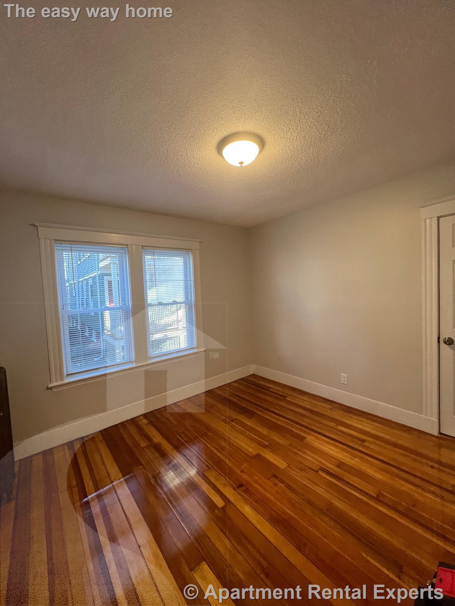 Building Photo - 10 Cady Ave