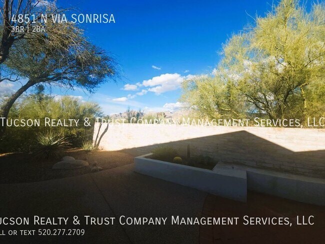 Building Photo - 4851 Vía Sonrisa