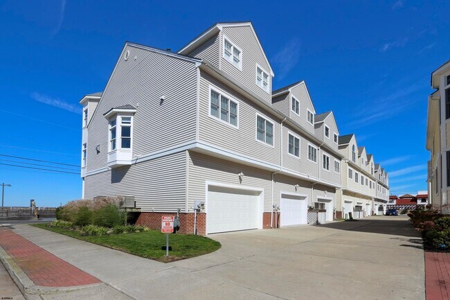 Building Photo - 9416 Amherst Ave