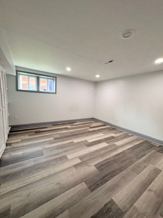 Building Photo - 9714 Admiralty Dr