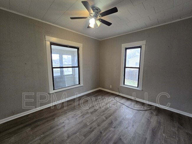 Building Photo - 214 Edwards St