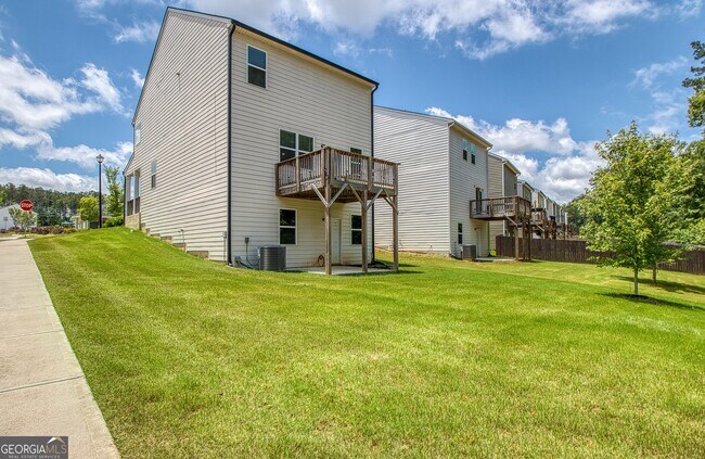Building Photo - 122 Silver Birch Pass
