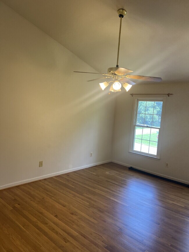 Building Photo - Spacious Colonial Home for Rent in Chancel...