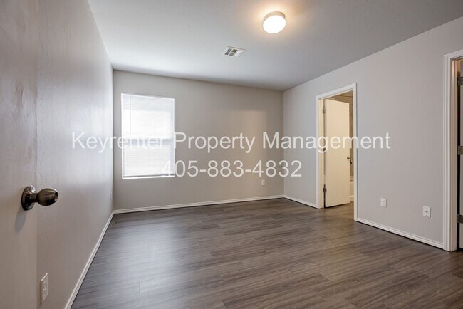 Building Photo - 3516 SE 94th St