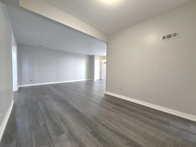 Building Photo - 4946 Somerton Dr