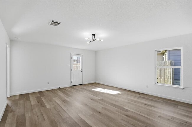 Building Photo - 4001 Cressler Ln