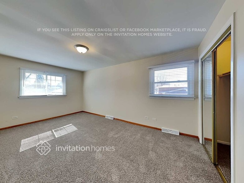 Building Photo - 1035 Iowa St