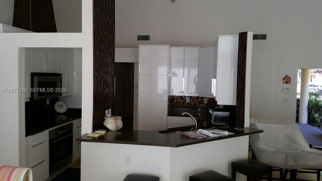 Building Photo - 10136 NW 43rd Terrace