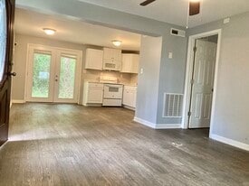 Building Photo - 626 Dashland Dr