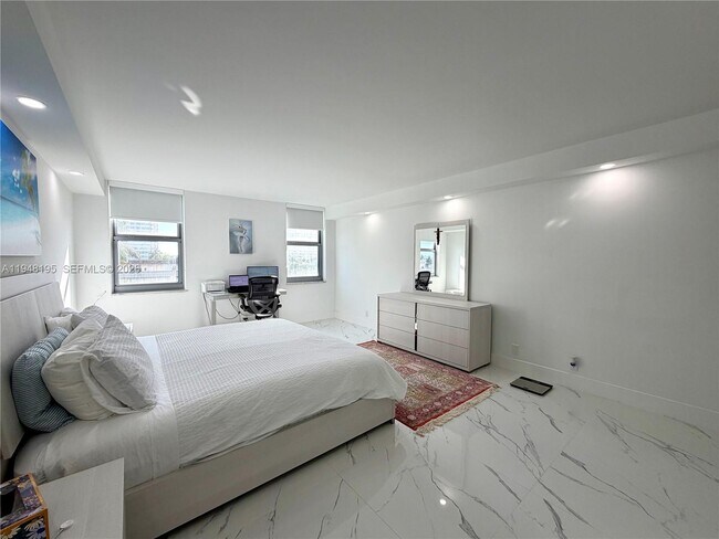 Building Photo - 1920 S Ocean Dr