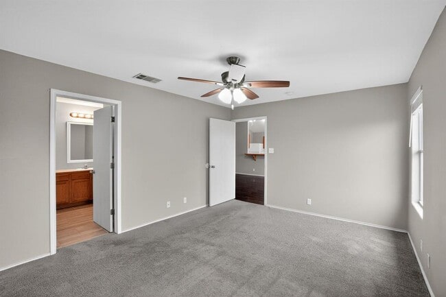 Building Photo - 113 Amber Ln