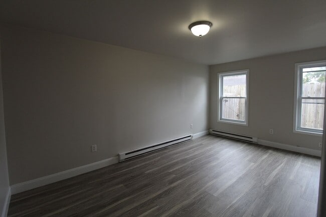 Building Photo - Three bedroom home