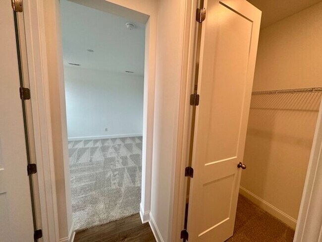 Building Photo - MOVE IN SPECIAL-3 bedroom with study/flex/office/keeping room