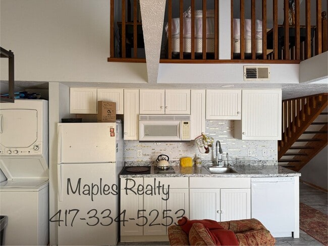 Building Photo - 2 BEDROOM/2 BATHROOM LOFT STYLE CONDO AT F...
